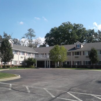 parking lot view of Summerside Woods building